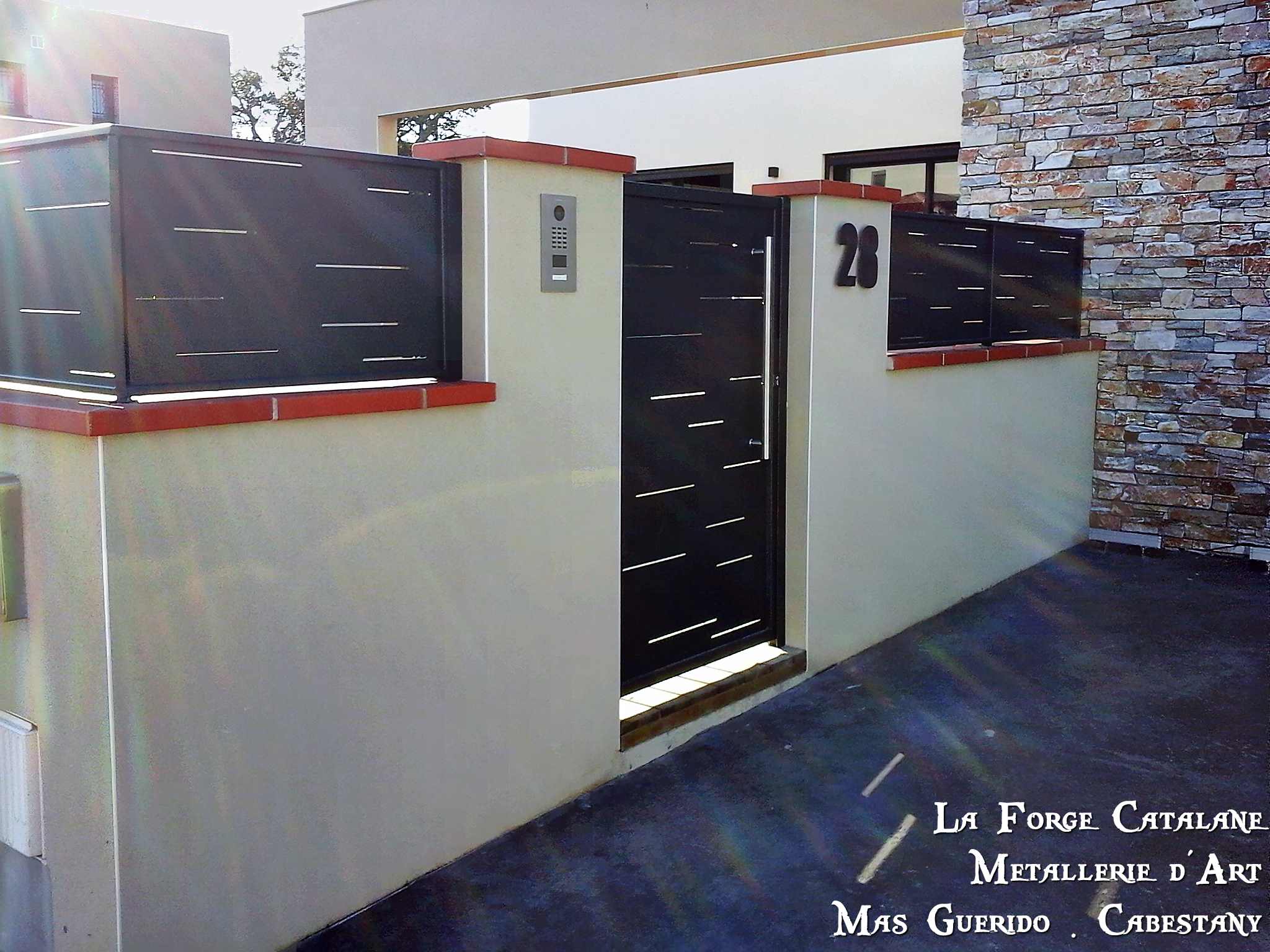 cloture portillon decoupe laser traits horizontaux thermo Forge Catalane 2.jpg